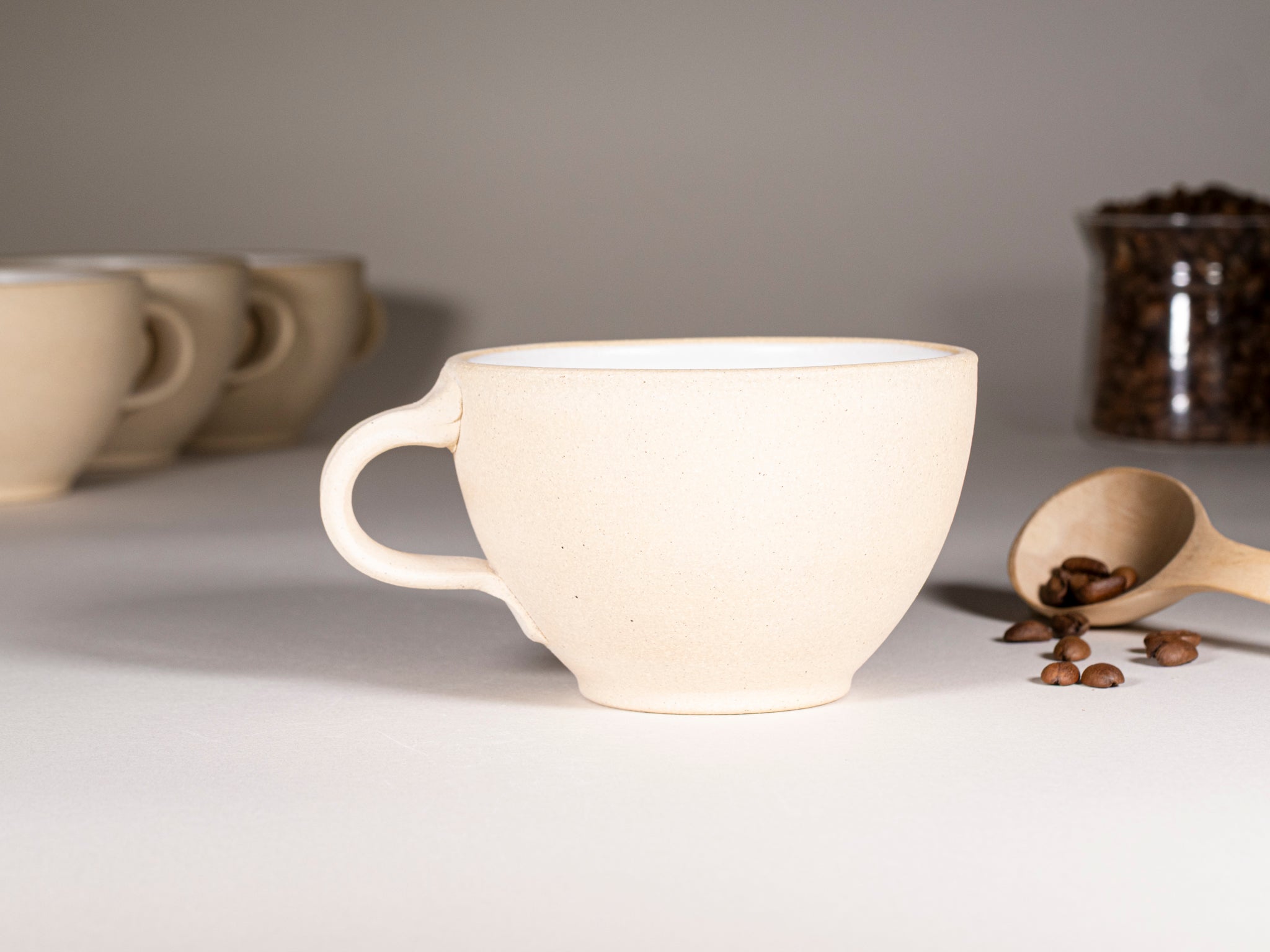 Spinware Latte Cup — Sandy & White Stoneware (10–12 oz)