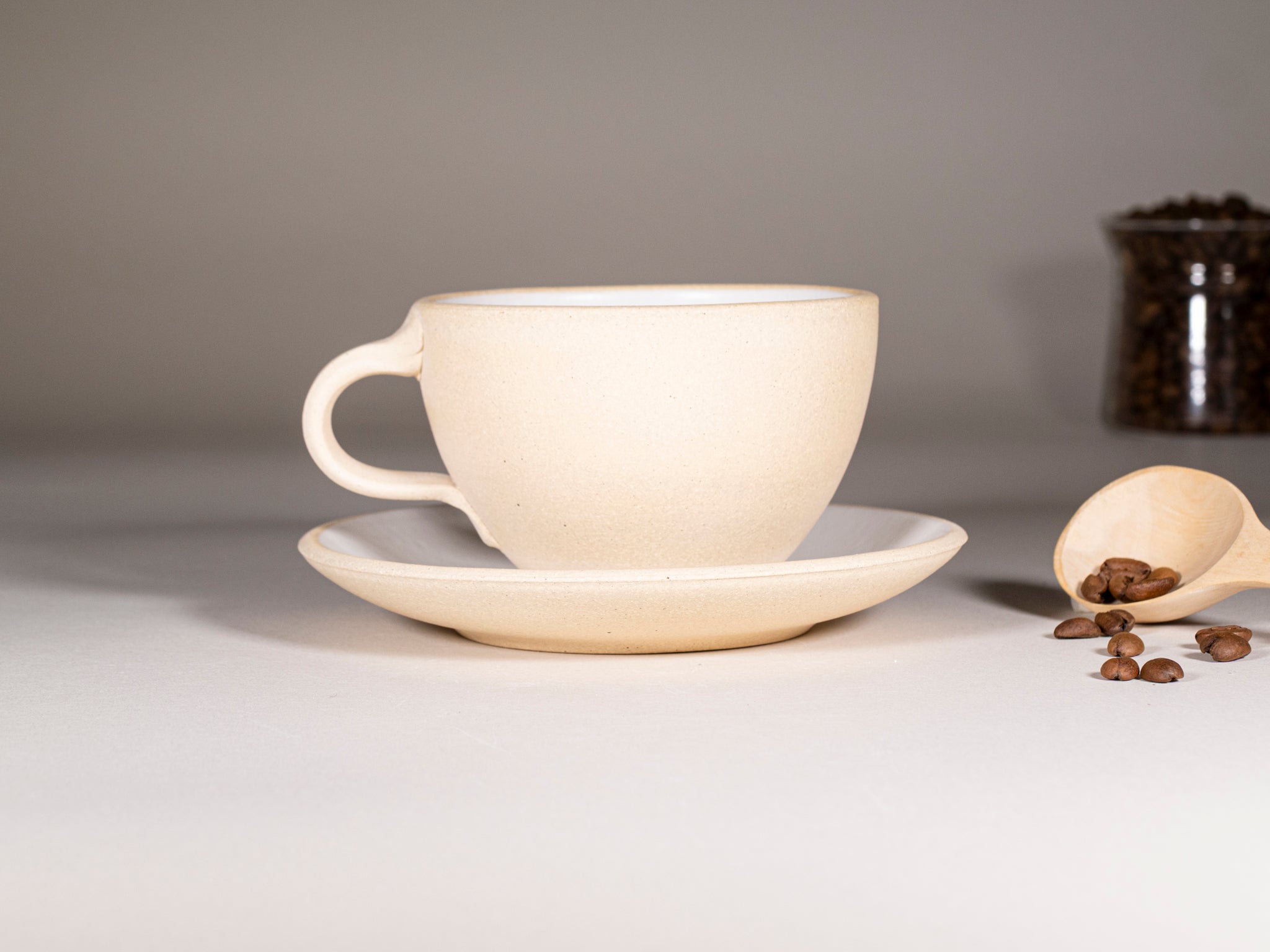 Spinware Latte Cup — Sandy & White Stoneware (10–12 oz)