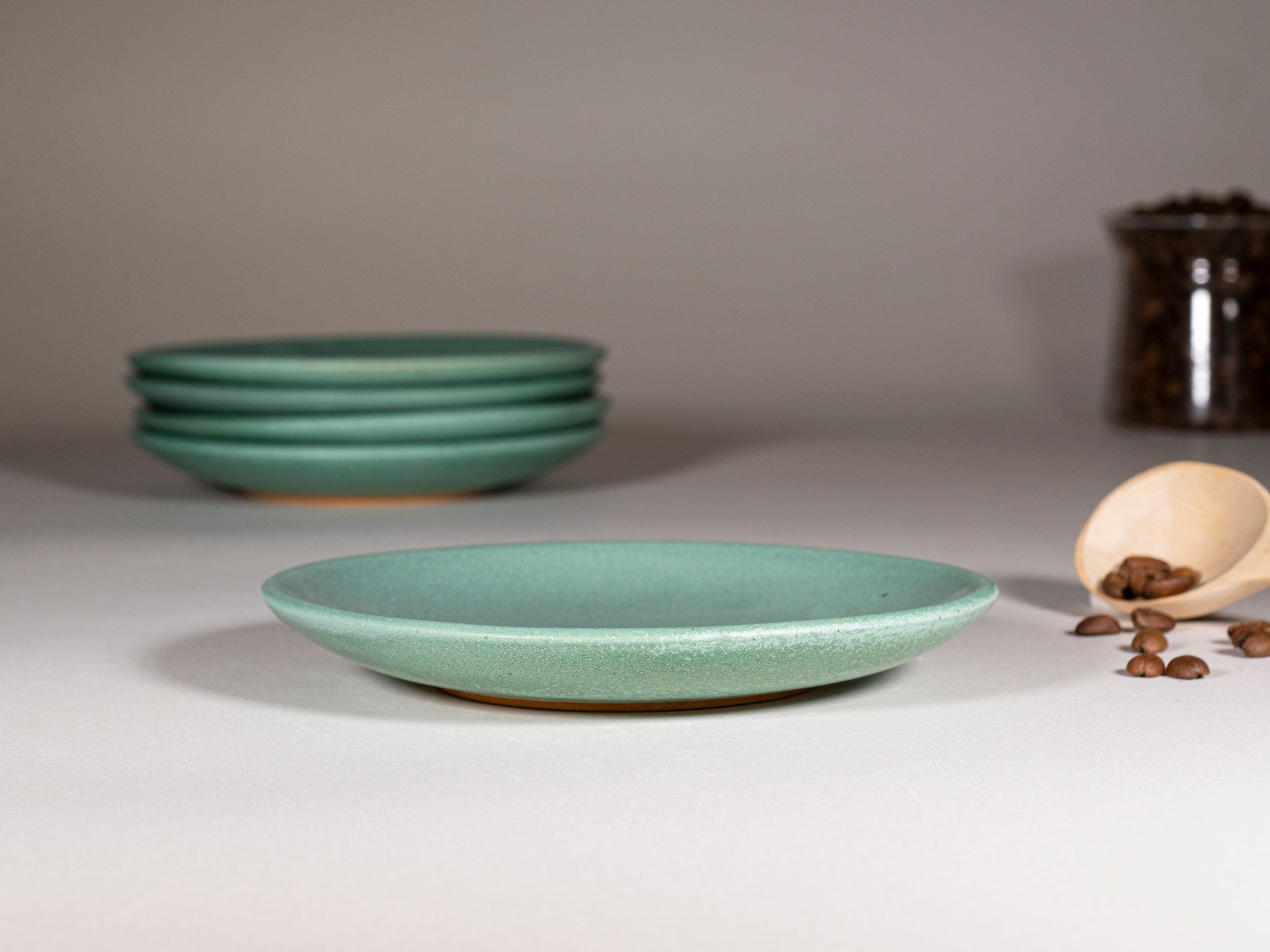 Spinware Latte Cup — Green & White Stoneware (10–12 oz)