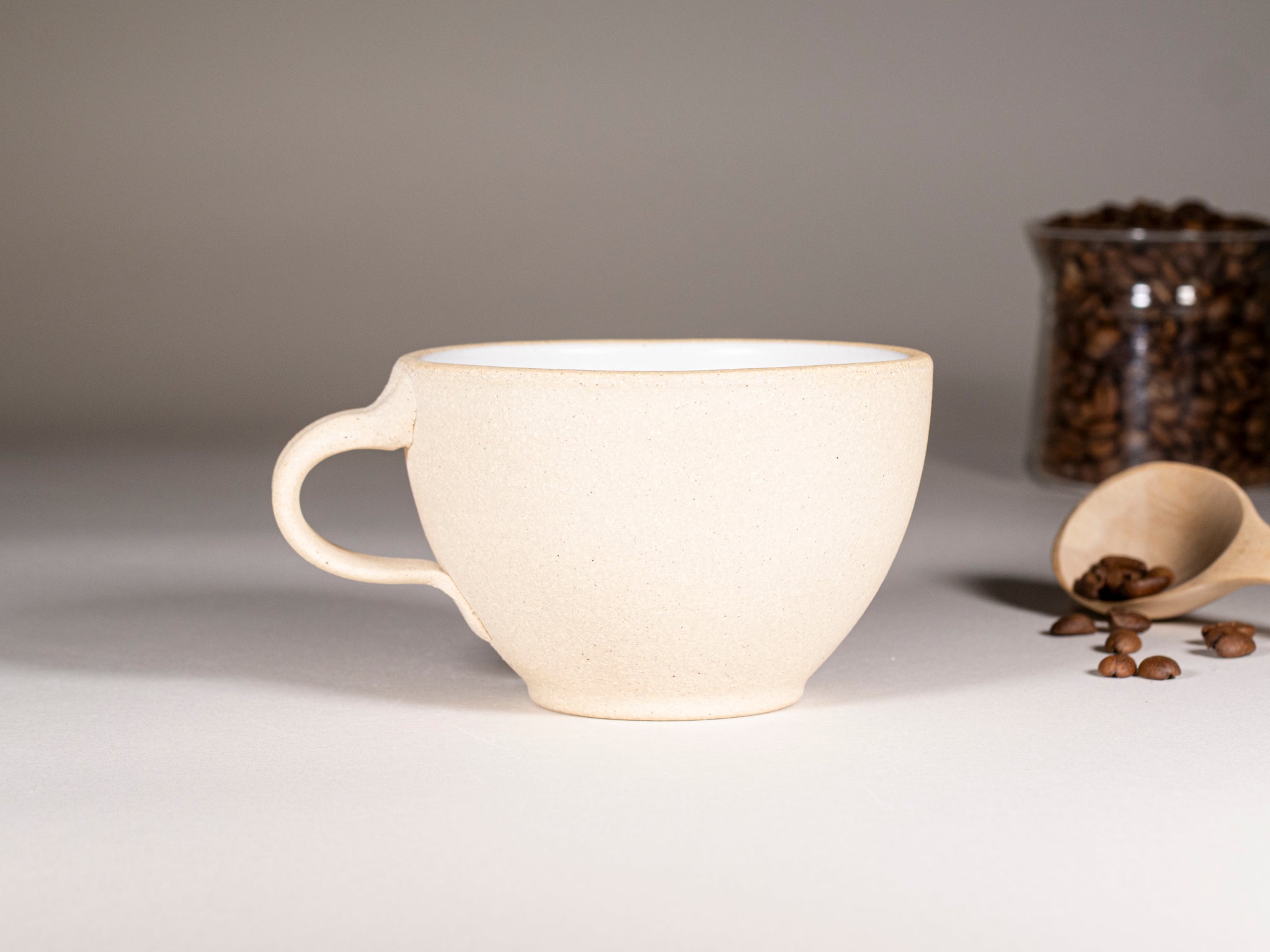 Spinware Latte Cup — Sandy & White Stoneware (10–12 oz)