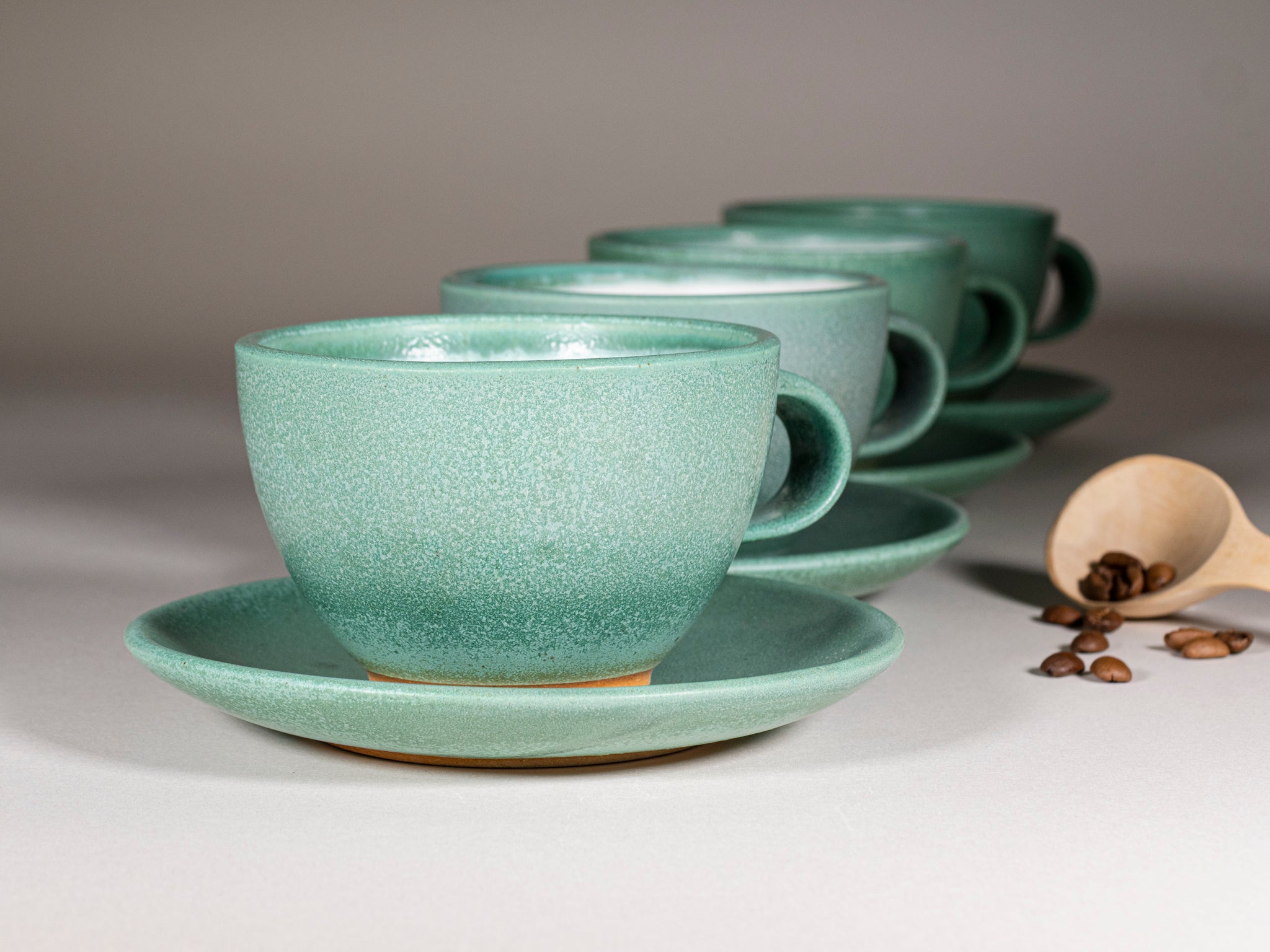 Spinware Latte Cup — Green & White Stoneware (10–12 oz)