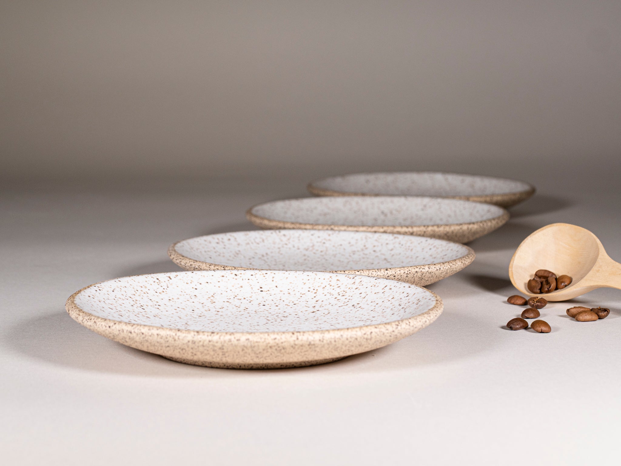 Spinware Latte Cup — Speckled & White Stoneware (10–12 oz)