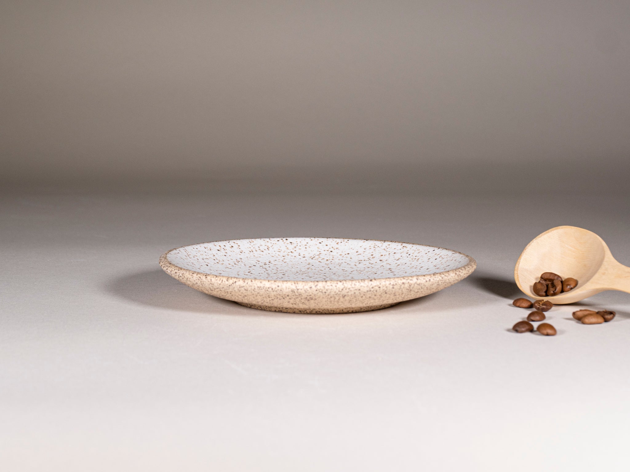 Spinware Latte Cup — Speckled & White Stoneware (10–12 oz)