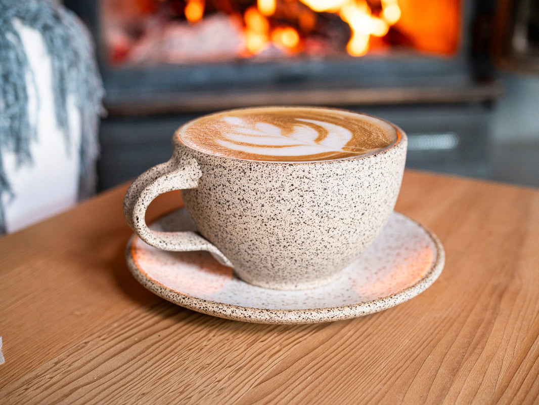 Spinware Latte Cup — Speckled & White Stoneware (10–12 oz)
