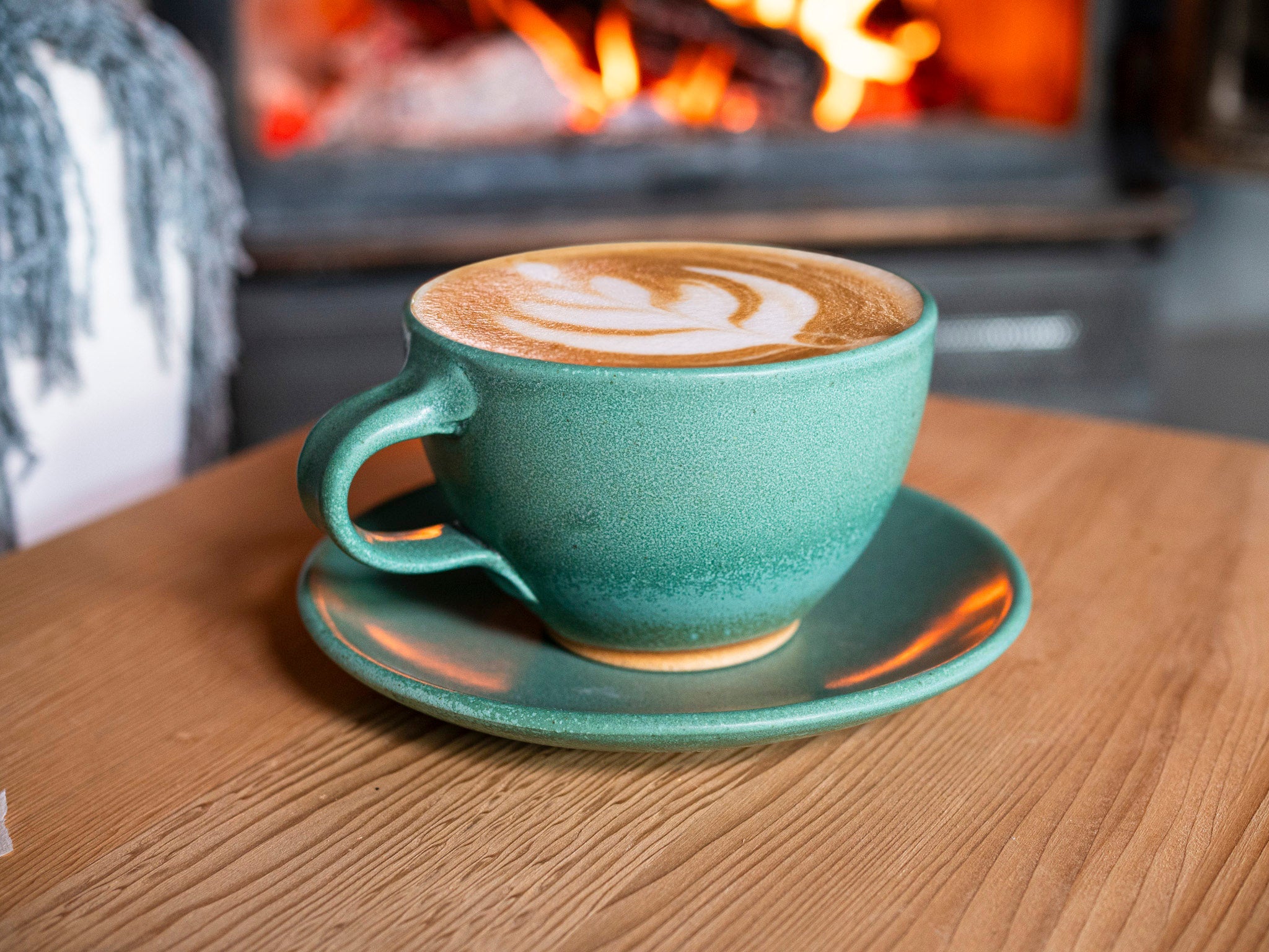 Spinware Latte Cup — Green & White Stoneware (10–12 oz)