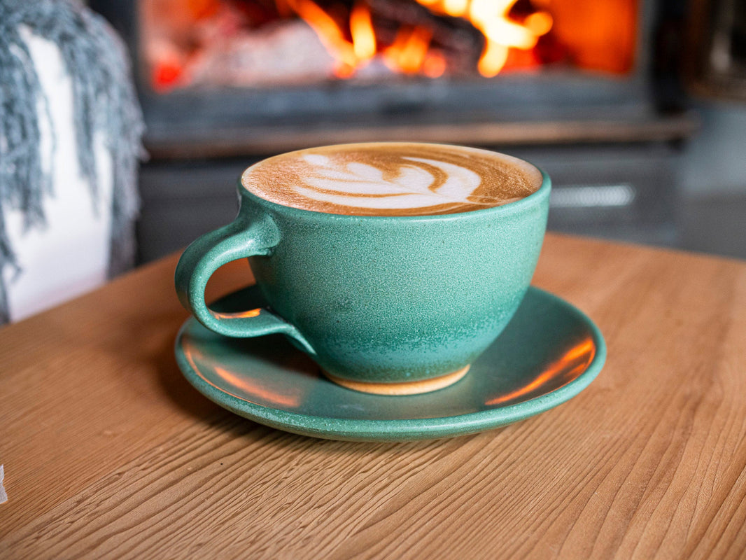 Spinware Latte Cup — Green & White Stoneware (10–12 oz)